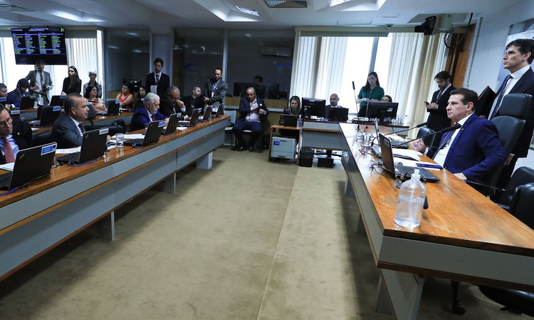 Comissão aprova projeto que proíbe contribuição sindical obrigatória.