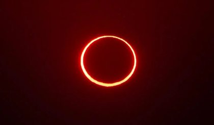 Eclipse solar anular ocorrido na Arábia Saudita em 2019. (Foto: Reprodução/climatempo/Getty Images)