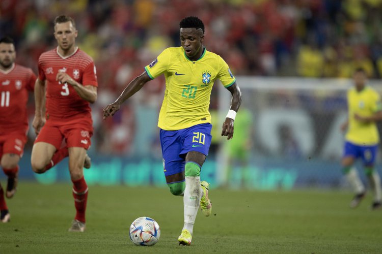 Vinicius Júnior em ação pela Seleção Brasileira na Copa do Mundo do Catar.