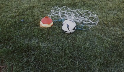 futebol bola gramado (Foto: Léia Alencar)
