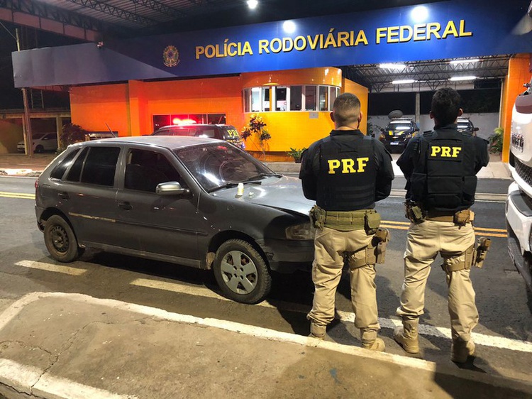 Homem é preso pela PRF em Floriano (PI) por receptação e porte de droga para consumo.