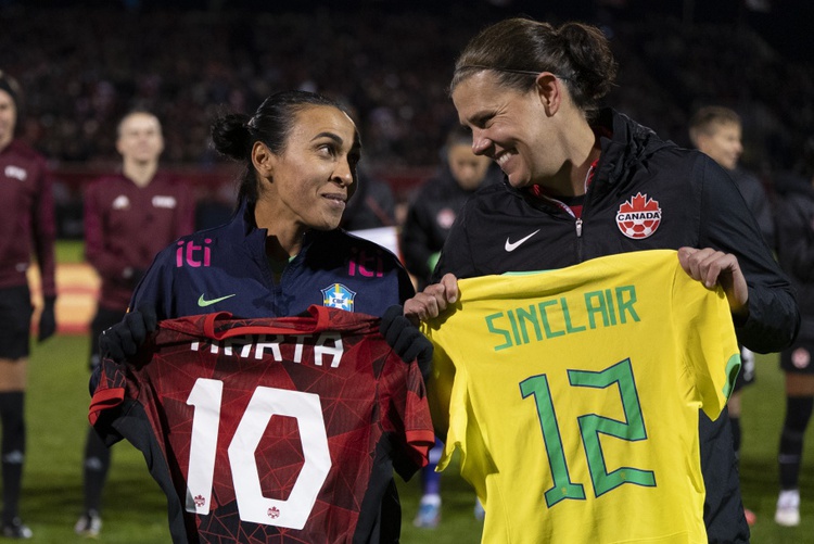 Marta participa de homenagem a Sinclair.