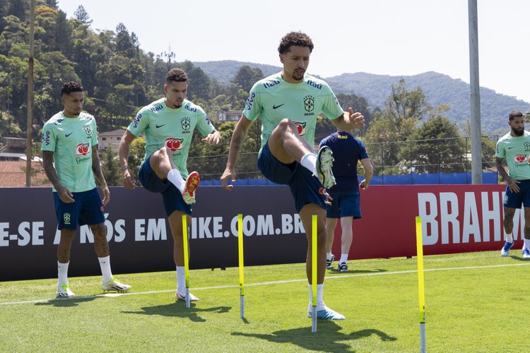 Seleção Brasileira finaliza preparação para jogo contra a Colômbia.