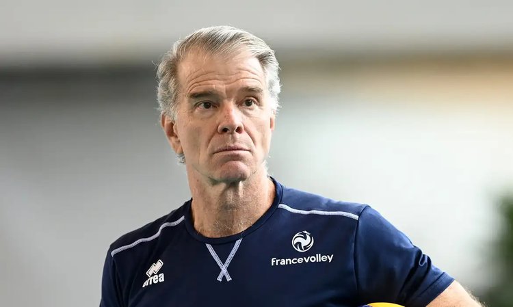 Bernardinho assume o comando da seleção masculina de vôlei.