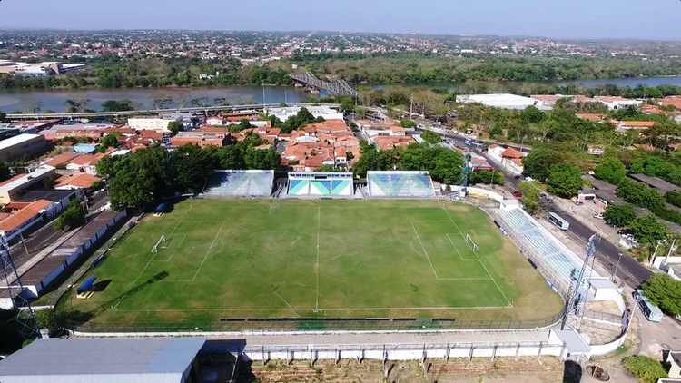 Estádio Lindolfo Monteiro, em Teresina.
