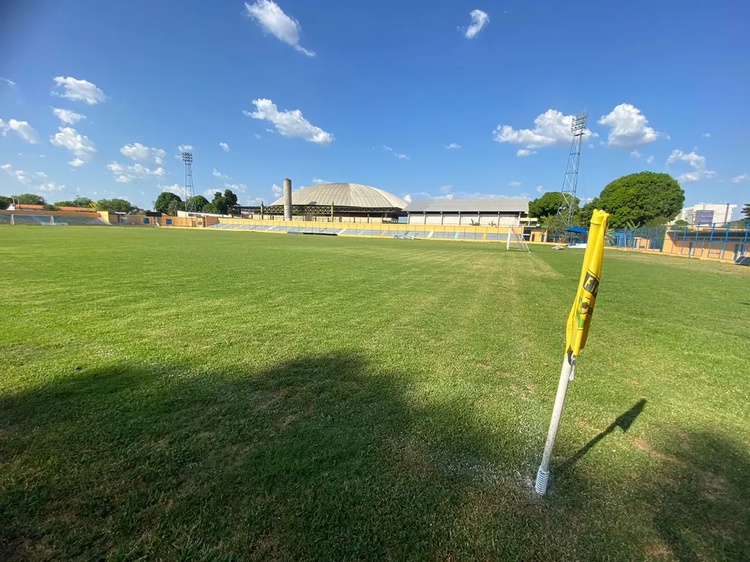 Estádio Lindolfo Monteiro.