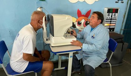 Internos e policiais penais de Floriano recebem óculos de grau. (Foto: Divulgação)