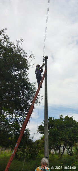 Mais quatro localidades rurais de Floriano recebem manutenção na iluminação pública.