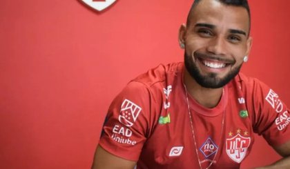 Márcio Adriano com a camisa do Uberaba, em 2022. (Foto: Divulgação)