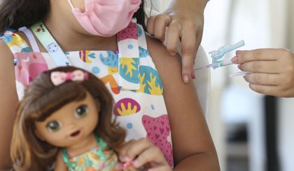 Ministério da Saúde recebe 1,8 milhão de doses da CoronaVac. (Foto: José Cruz/Agência Brasil)