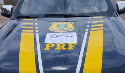 PRF cumpre mandado de prisão e prende passageiro de ônibus em Picos (PI). (Foto: PRF)