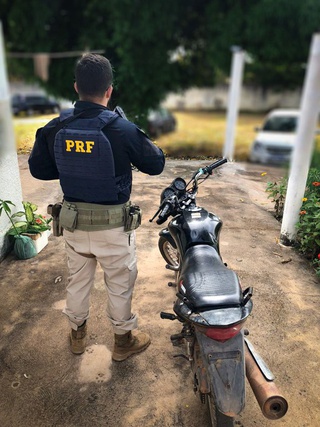 PRF recupera em Colônia do Gurguéia (PI) veículo roubado em Floriano (PI).