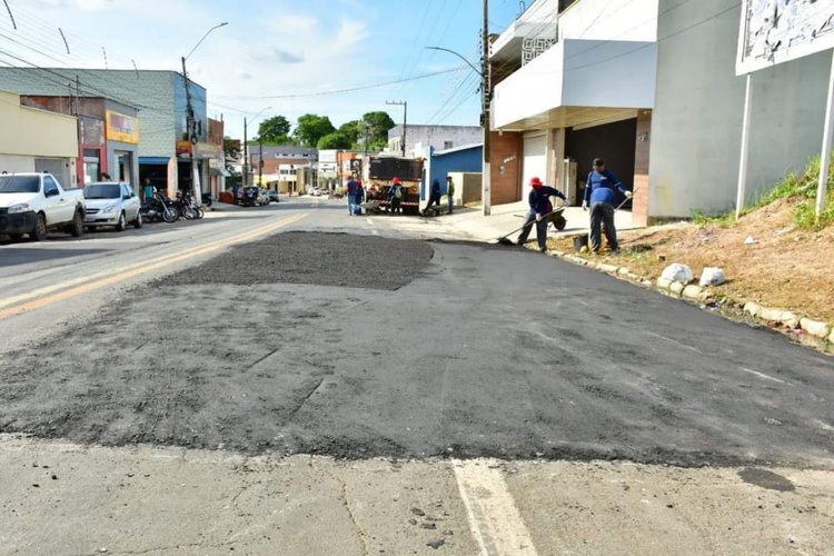 Recuperação de ruas e avenidas do centro e entornos.