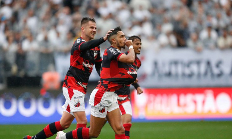 Corinthians perde para Ituano e se despede do Campeonato Paulista.