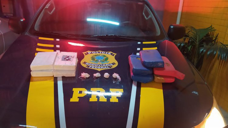 Em Floriano (PI) PRF apreende 9kg de cocaína que eram transportados em ônibus.