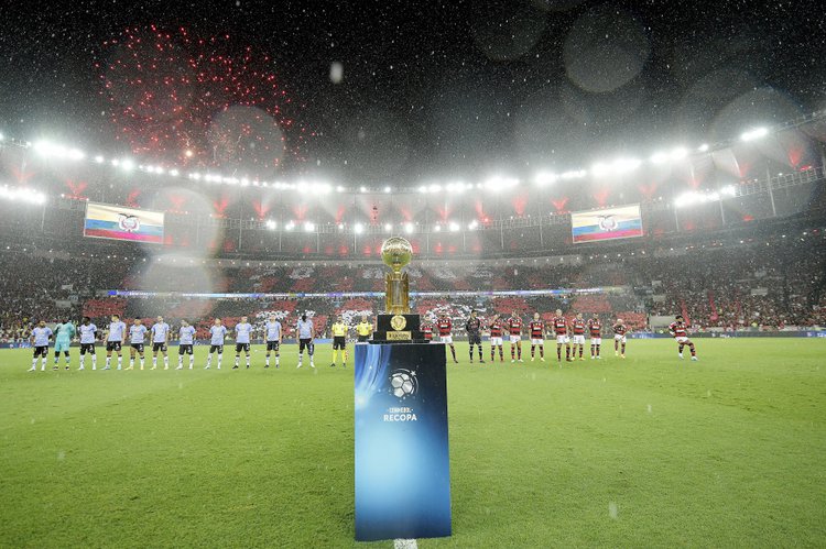 Flamengo bate recorde no Maracanã, mas fica com vice na Recopa.