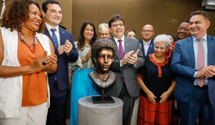 Margareth Menezes esteve em Teresina para cerimônia de inauguração do busto da Esperança Garcia, a primeira advogada do Brasil. (Foto: Reprodução)