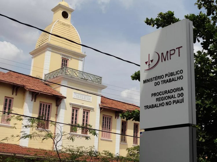 MPT-PI e OAB discutem irregularidades trabalhistas na administração pública.
