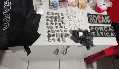Picos: Polícia Militar prende mulher suspeita de tráfico e apreende mochila com drogas. (Foto: PM-PI)