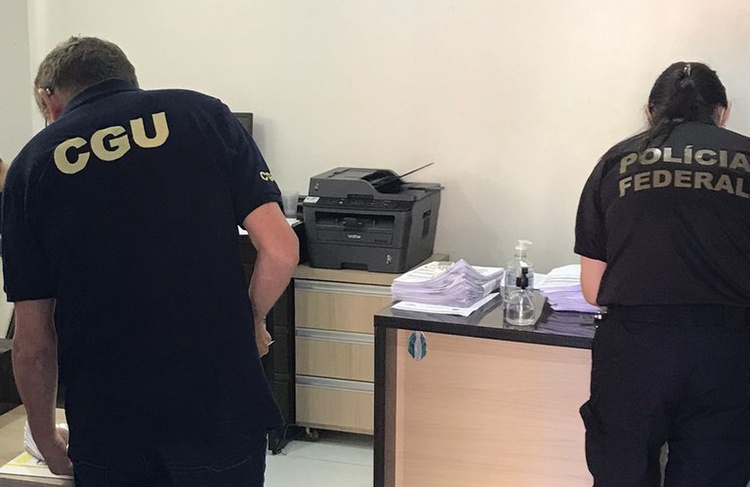 Polícia Federal investiga desvio de recursos públicos no município de Santa Rosa do Piauí.