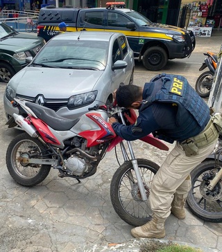 PRF apreende motocicleta com sinais de adulteração em Floriano (PI).