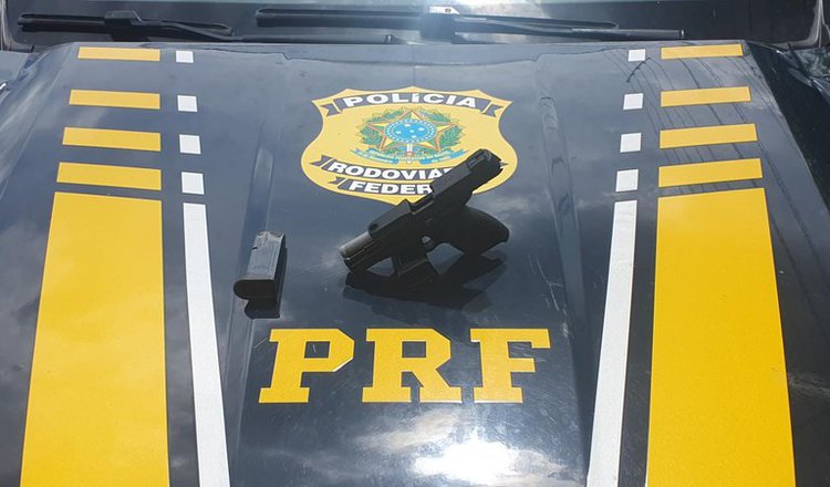 PRF prende homem por porte ilegal de arma de fogo em Picos.