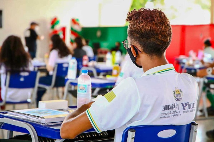 Secretaria de Educação convoca 348 professores para atuar em 127 municípios do Piauí.