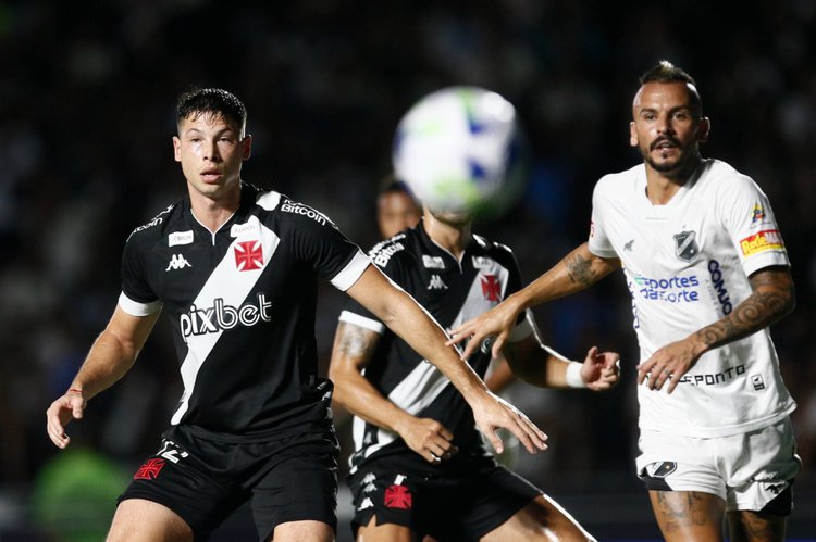Vasco é superado nos pênaltis e se despede da Copa do Brasil.