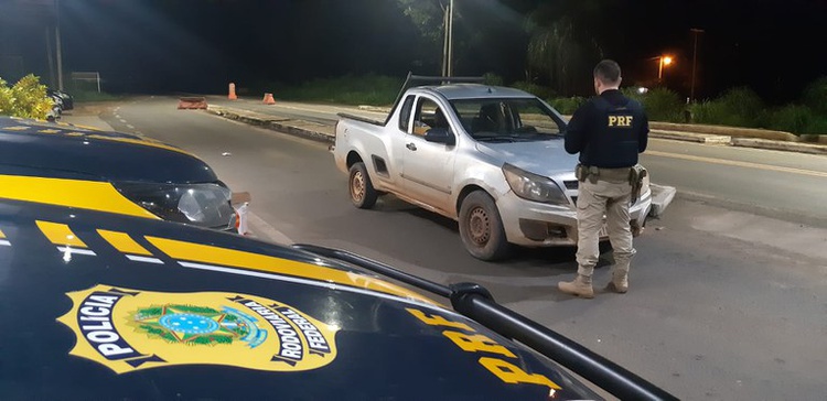 Veículo adulterado é apreendido pela PRF em Floriano.