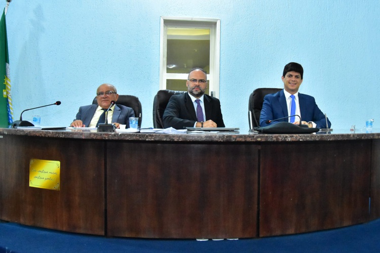 Vereadores antecipam sessão da segunda quinzena e aprovam 16 projetos de lei em dois turnos.