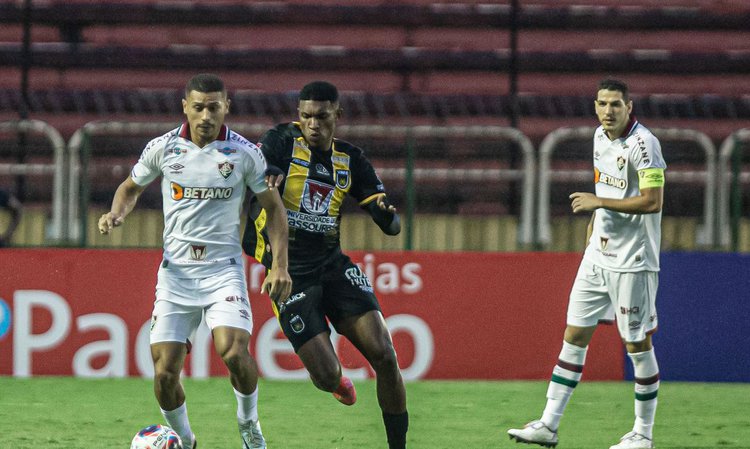 Volta Redonda derrota Fluminense na abertura da semifinal do Carioca.