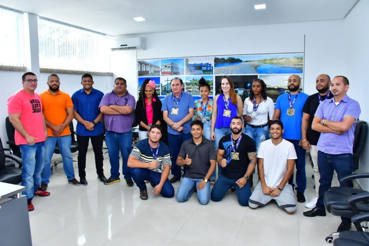 Apoio da Prefeitura de Floriano a atletas de jiu-jitsu retorna à cidade em forma de medalhas.