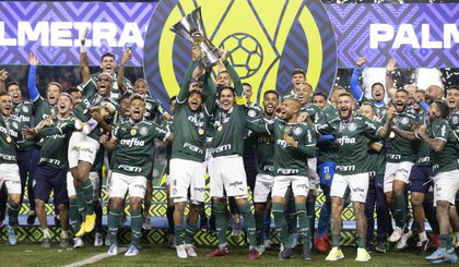 Entrega da taça do Brasileirão Série A para o Palmeiras. (Foto: Lucas Figueiredo/CBF)