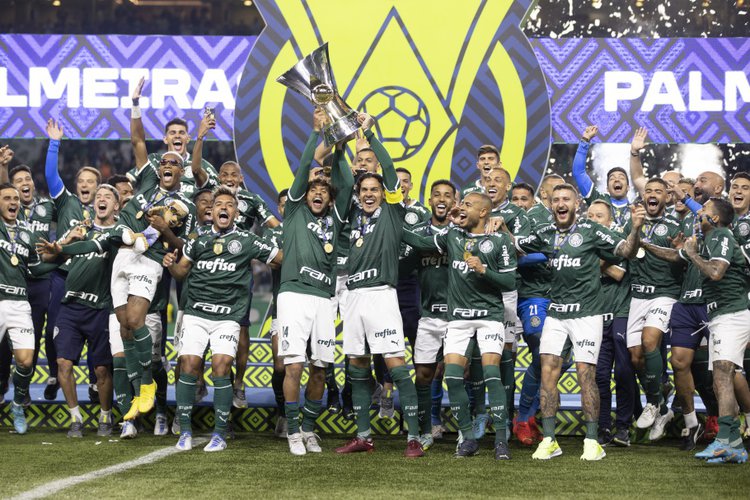 Entrega da taça do Brasileirão Série A para o Palmeiras.