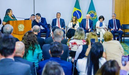 Lula assina projeto de lei que garante verba para piso da enfermagem. (Foto: @ricardostuckert)
