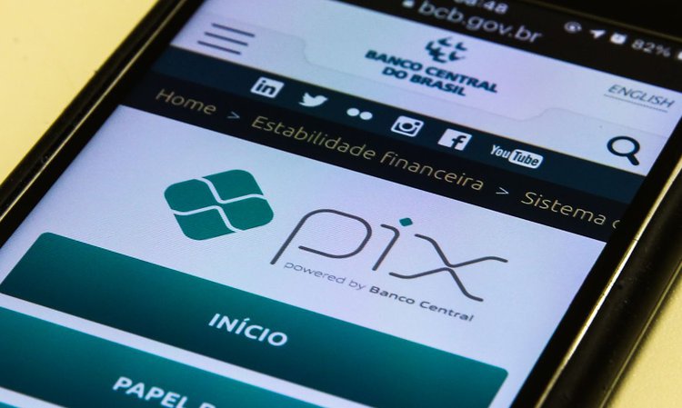 Pix para CNPJ e pessoa física: saiba em quais casos pode ser cobrado taxa.
