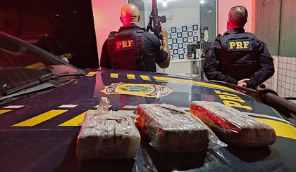 PRF apreende quase 3 kg de cocaína em ônibus na BR 135. (Foto: PRF)