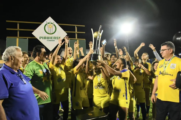 Tiradentes-PI, campeão do Piauiense feminino 2022.