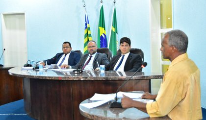 Uso da Tribuna Livre e aprovação de contas de ex-prefeitos marcam sessão na Câmara de Floriano. (Foto: Ascom)