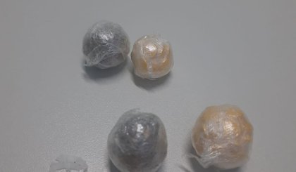 A mulher tentava entrar com as substâncias dentro do seu órgão genital. (Foto: Reprodução)