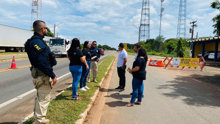 Aproximadamente 200 pessoas foram alcançadas pela ação, entre condutores e passageiros.