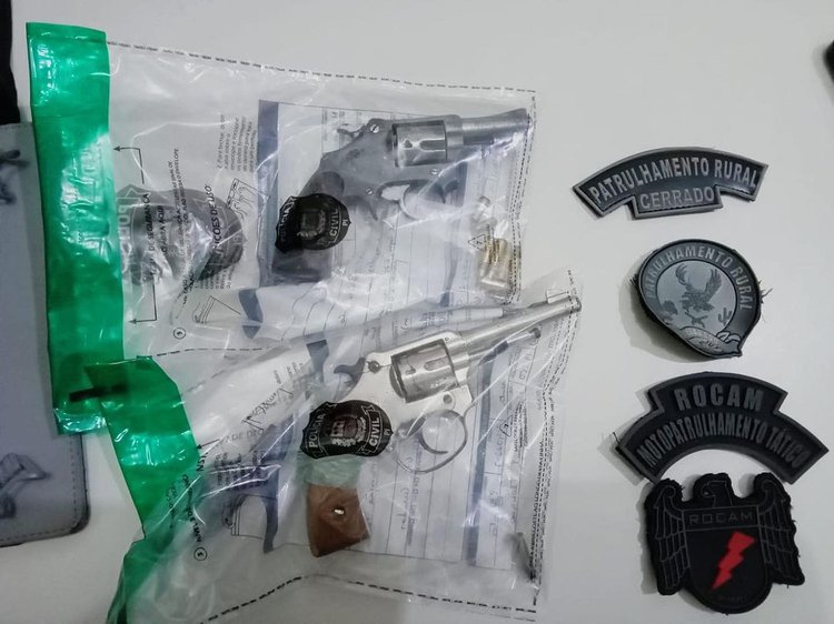 Armas apreendidas durante a ação policial.