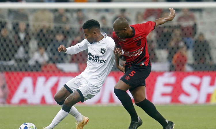 Botafogo e Athletico-PR jogam por vaga nas quartas da Copa do Brasil.