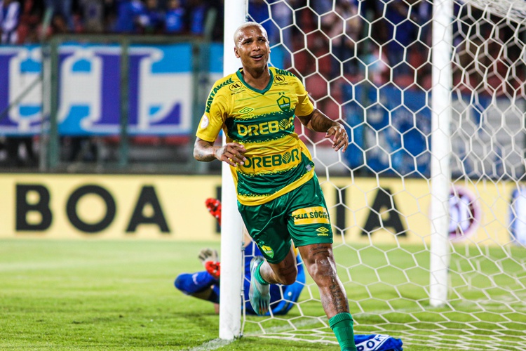 Centroavante Deyverson garantiu vitória do Dourado em Sete Lagoas.