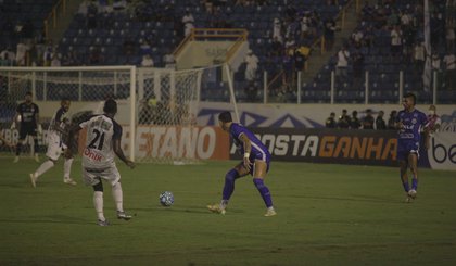 Confiança sai atrás, mas consegue virada sobre o Altos na Série C. (Foto: Neto Ferreira)