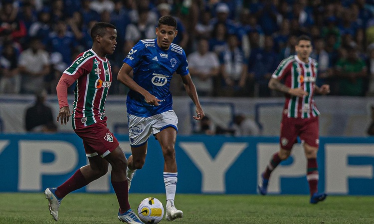 De olho na liderança do Brasileiro, Cruzeiro recebe o Fluminense.