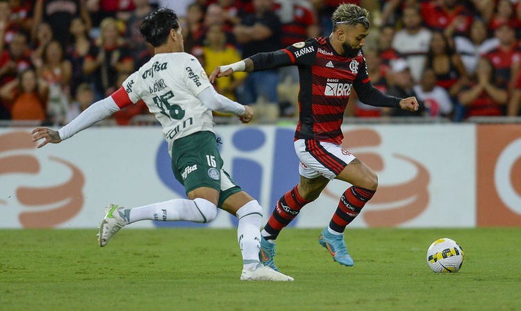 Flamengo e Palmeiras lideram lista de clubes com maior receita em 2022.