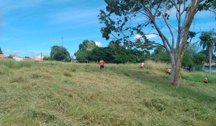 Floriano: Infraestrutura e Esportes iniciam roço e capina nos campos de várzea da cidade. (Foto: Divulgação)