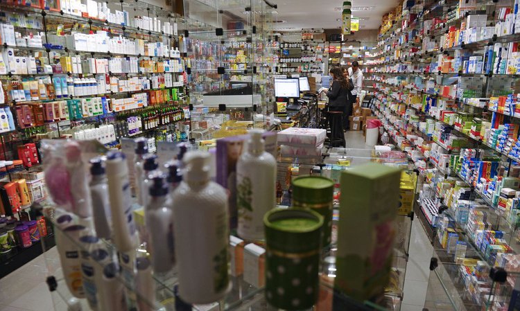 IBGE: Inflação em abril é de 0,61%, influenciada pela alta de remédios.
