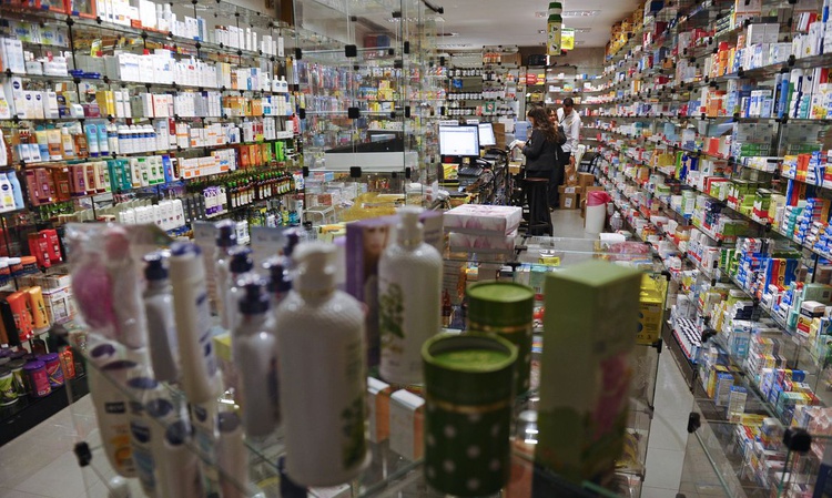 IBGE: Inflação em abril é de 0,61%, influenciada pela alta de remédios.